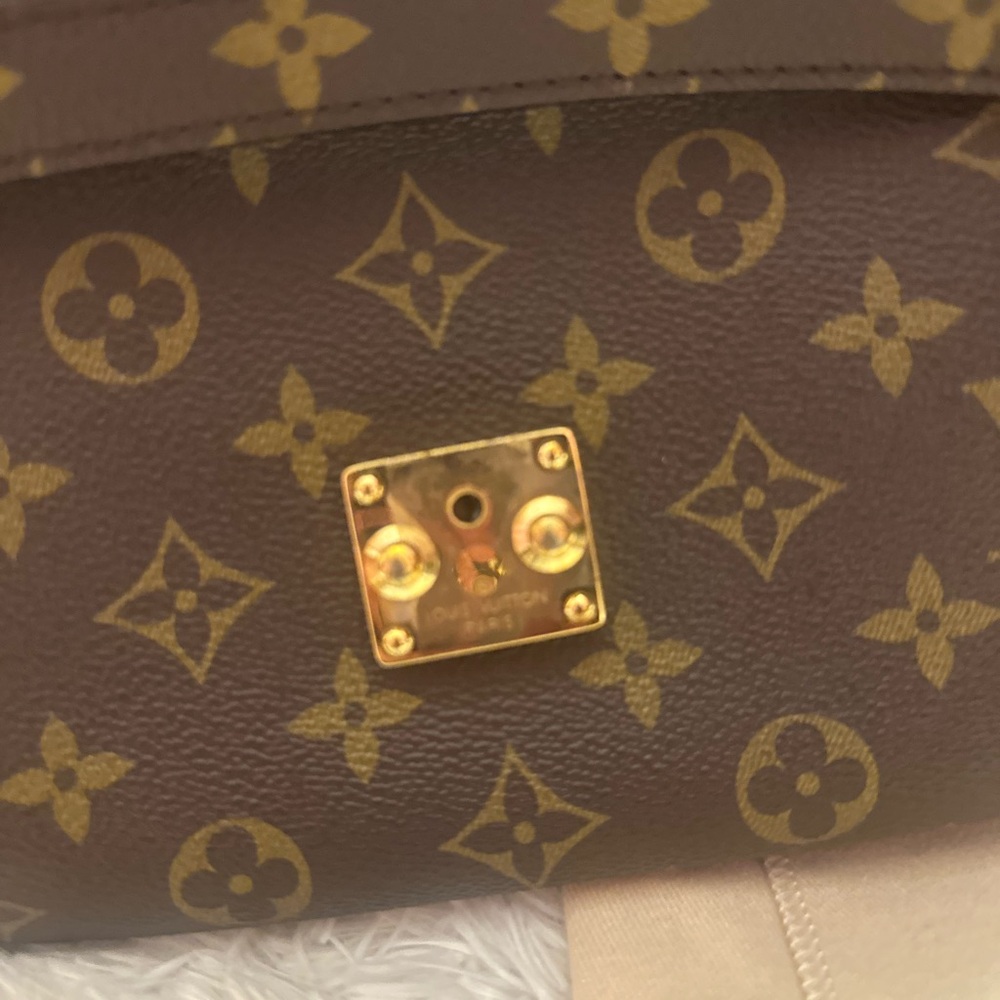 Louis Vuitton Pochette Métis Classic Monogram Crossbody Bag - Picture 9 of 16